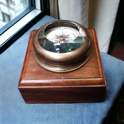 Brass paperweight compass with a customisable wooden box featuring engraving options for a photo or handwritten message.