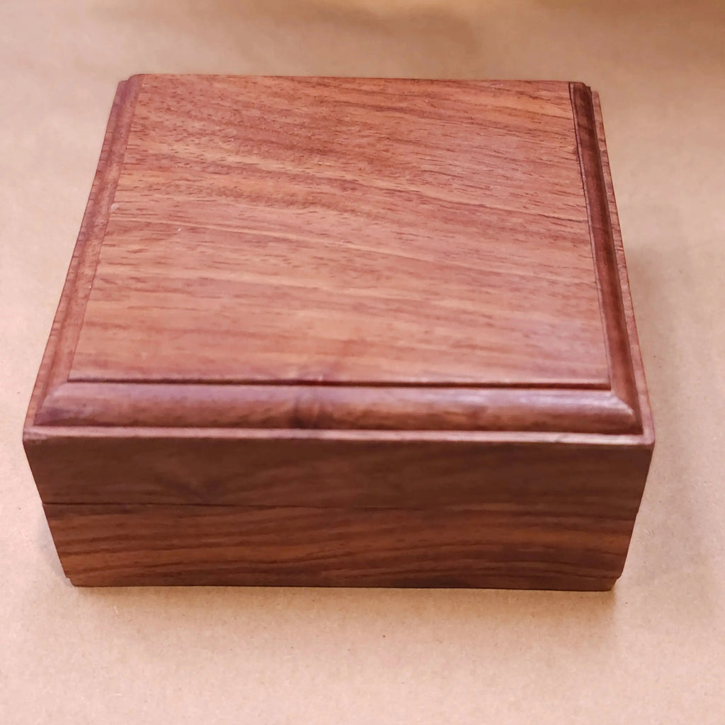 Engraving on timber | 