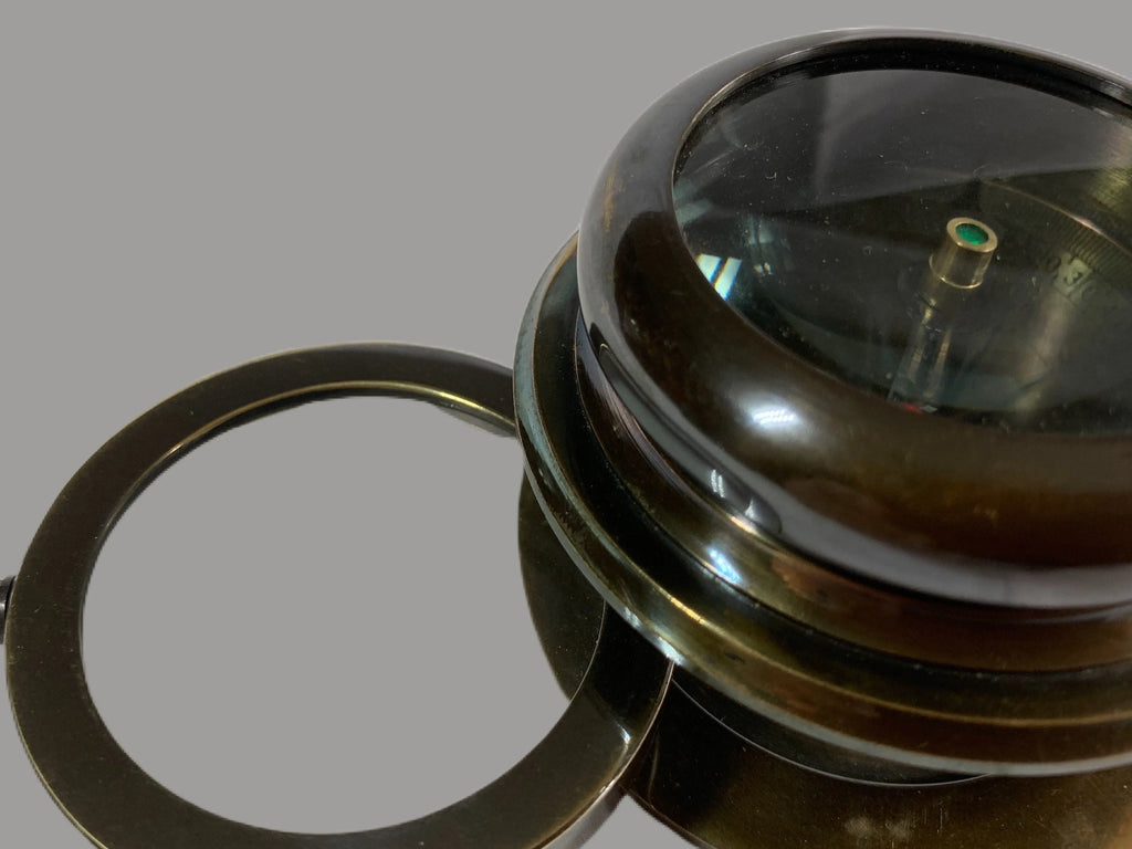 Magnifying compass