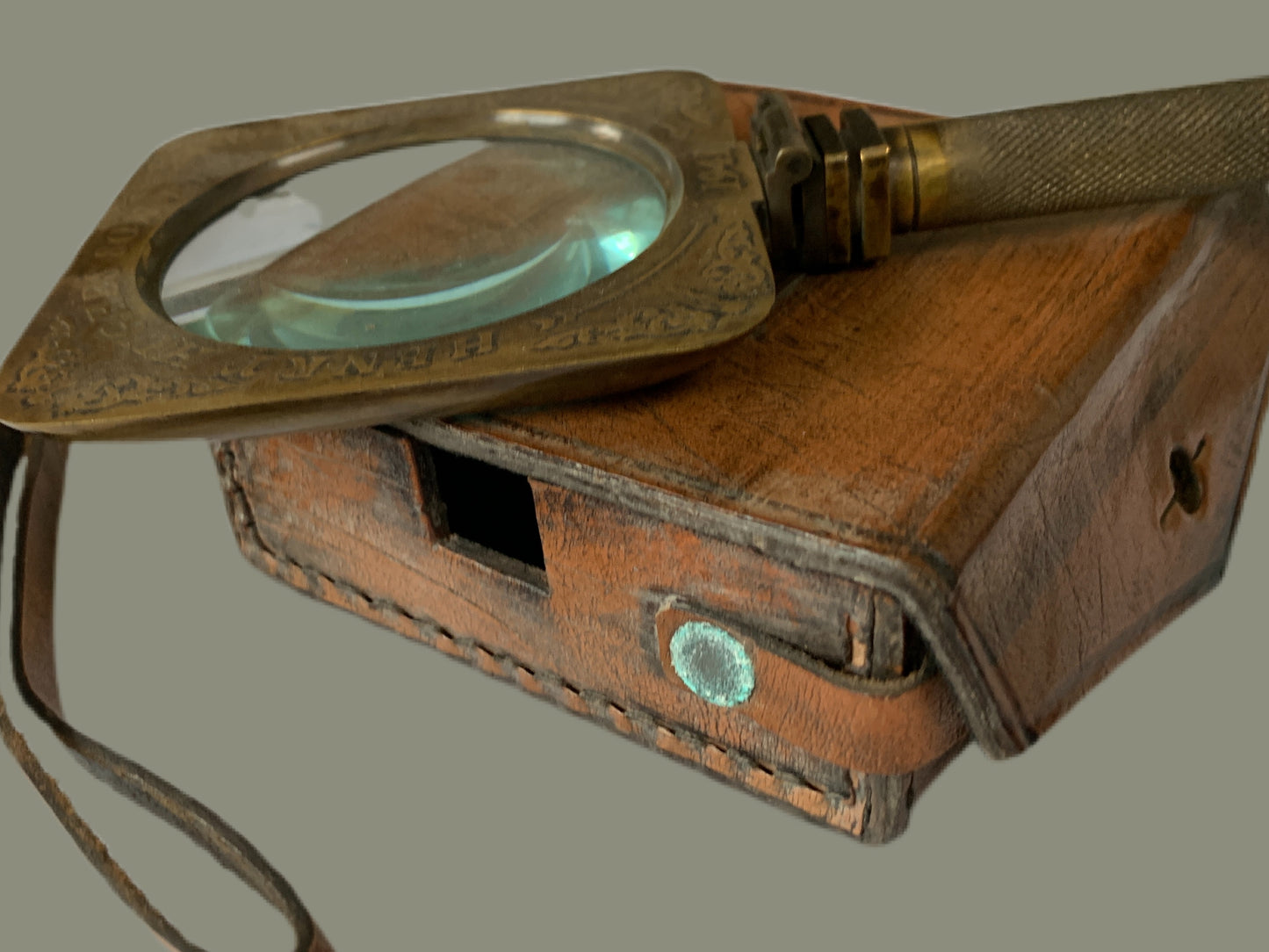 Folding magnifier with leather case