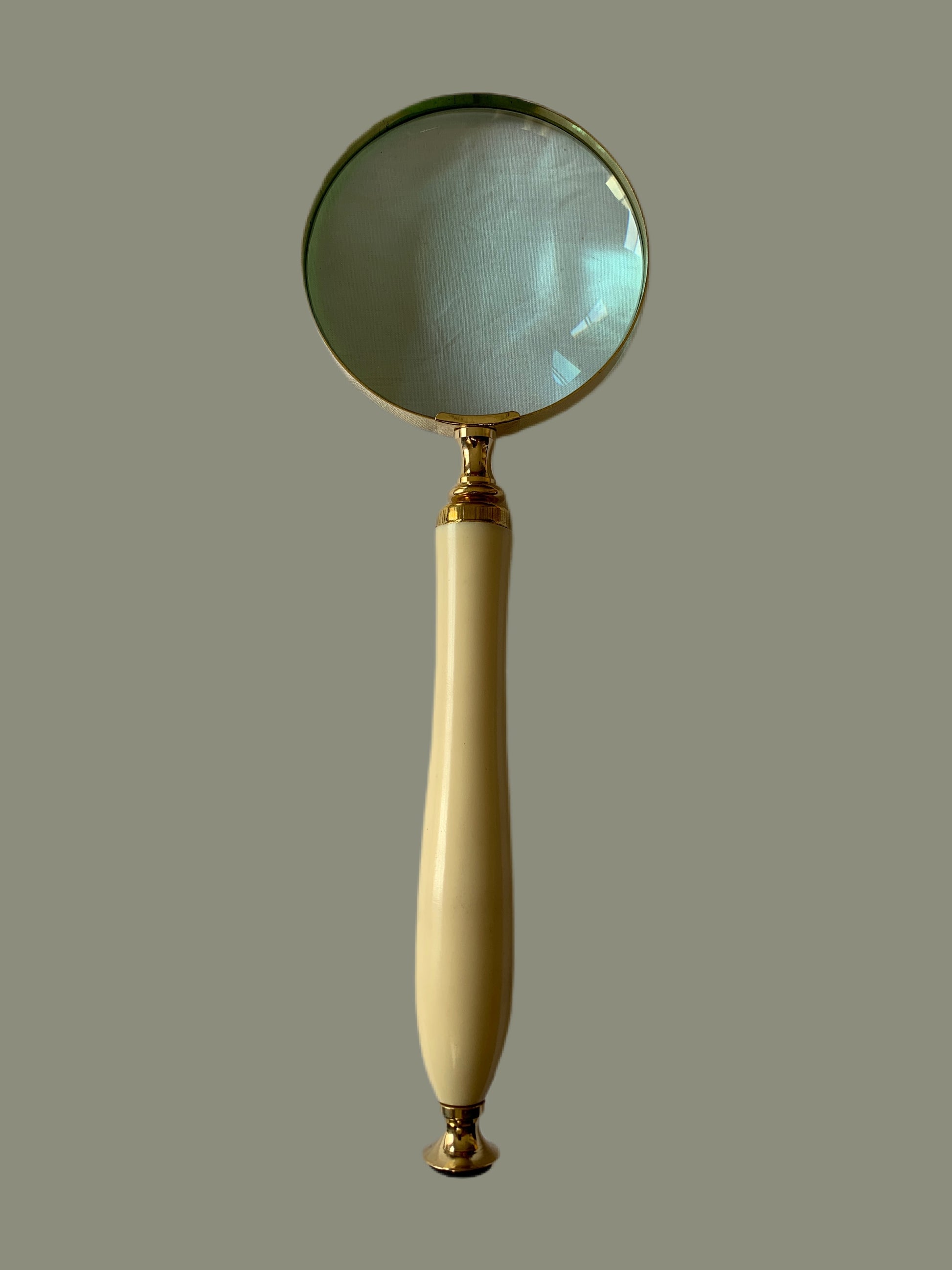 Classic Hand held Magnifying Glass